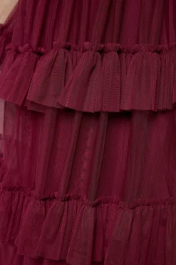 Robe Longue De Demoiselle D'honneur Bordeaux En Mesh Plissé À Une Épaule Avec Volants Étagés