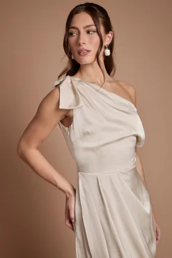 Robe Longue de Demoiselle d'Honneur à Épaule Tombante avec Détail Nœud