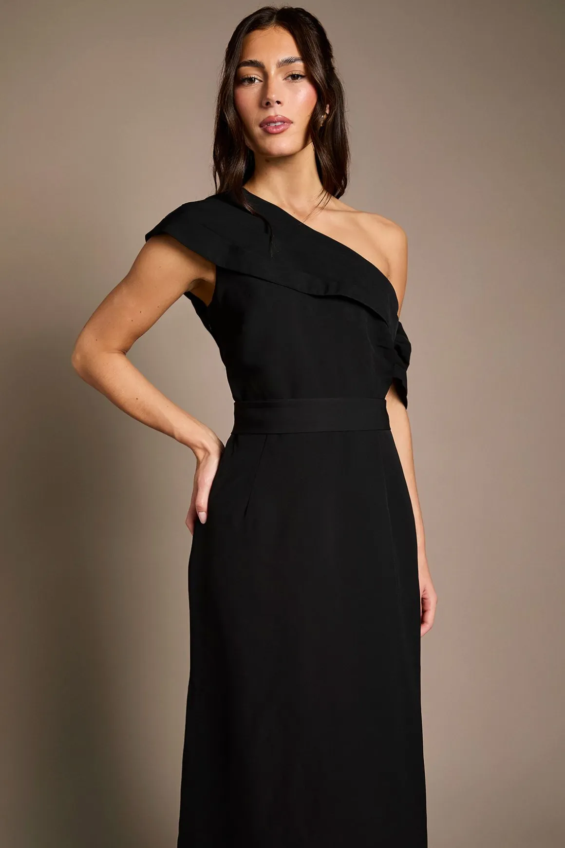 Robe Longue De Demoiselle D'honneur Asymétrique En Crêpe Avec Col Montant