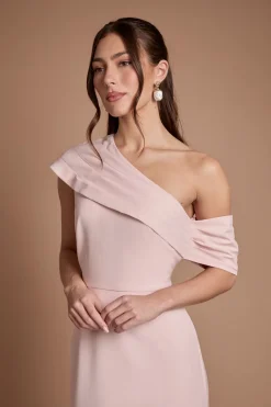 Robe Longue De Demoiselle D'honneur En Crêpe À Col Montant Et Épaule Dénudée