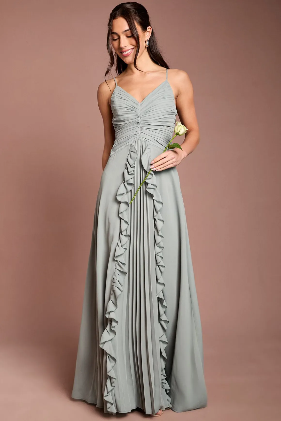 Robe Longue De Demoiselle D'honneur À Col En V Avec Détails Plissés
