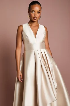 Coast Robe Longue de Demoiselle d'Honneur Honoured Petite Sans Manches à Décolleté Plongeant et Jupe Cascade en Sergé<Femme Toutes Les Robes|Robes Demoiselles D'Honneur