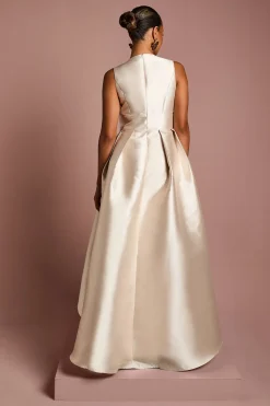 Coast Robe Longue de Demoiselle d'Honneur Honoured Petite Sans Manches à Décolleté Plongeant et Jupe Cascade en Sergé<Femme Toutes Les Robes|Robes Demoiselles D'Honneur