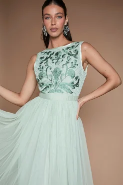 Robe Longue De Demoiselle D'honneur À Broderies Florales Linéaires