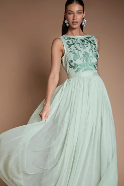 Robe Longue De Demoiselle D'honneur À Broderies Florales Linéaires