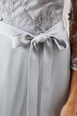 Robe Longue d'Occasion en Satin avec Superposition de Tulle
