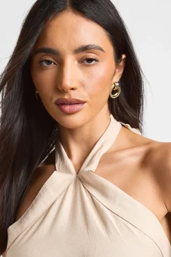 boohoo Robe Longue Dos Nu À Col Licou Croisé En Tissu Texturé<Femme Tons Neutres|Robes Patineuses