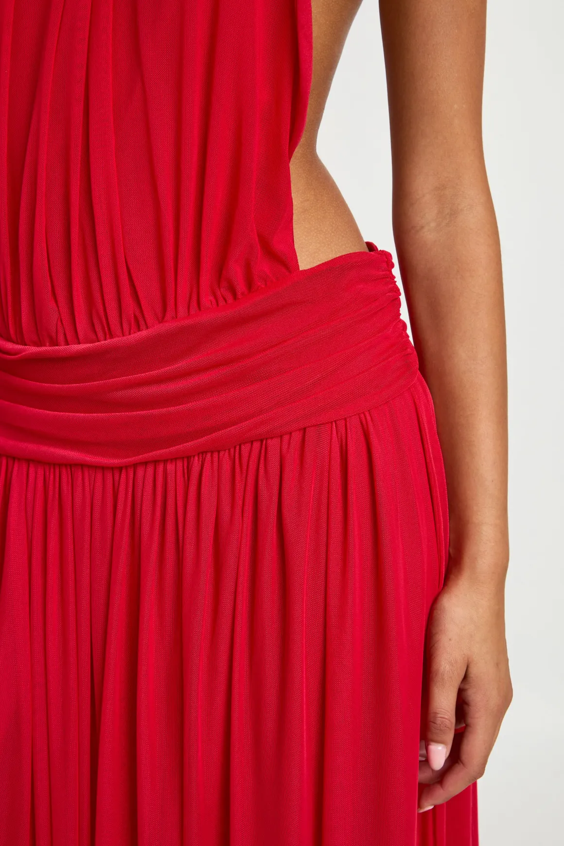 Robe Longue Dos Nu Col Montant Taille Basse Avec Encolure Licou