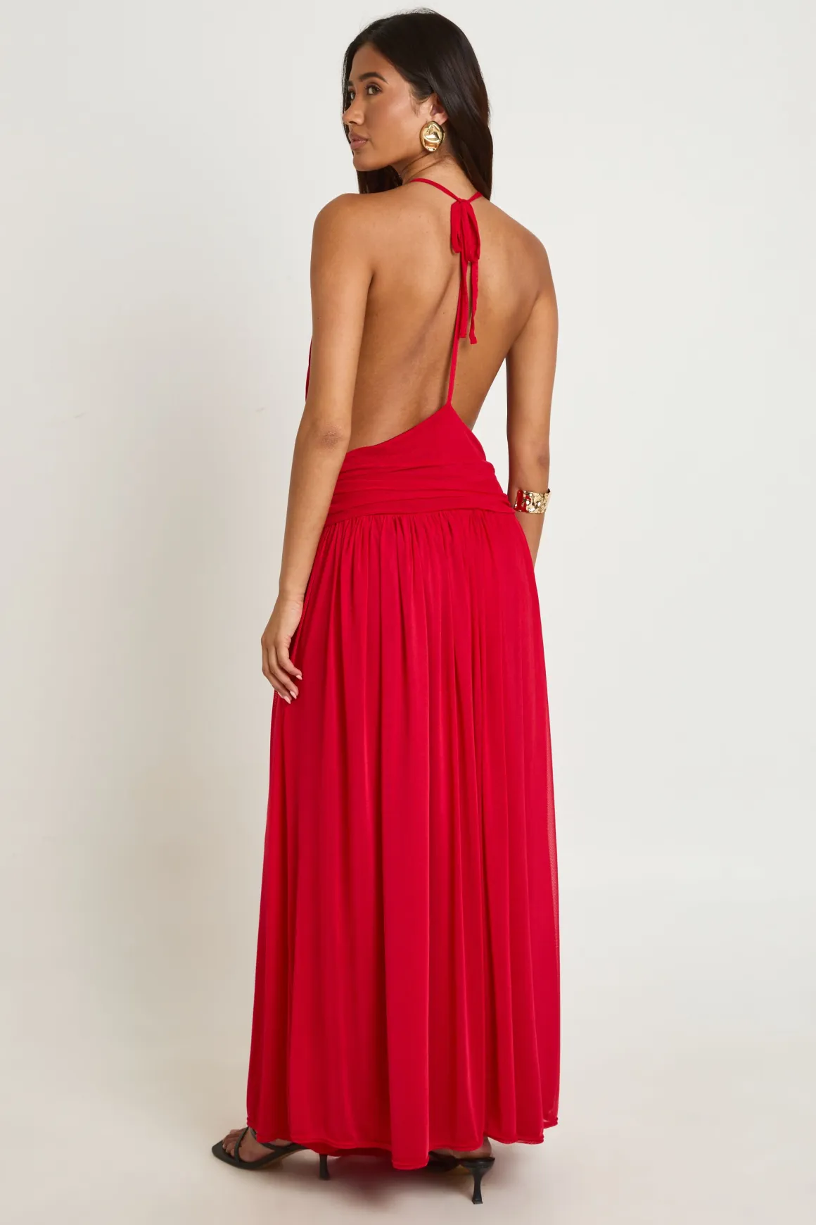 Robe Longue Dos Nu Col Montant Taille Basse Avec Encolure Licou