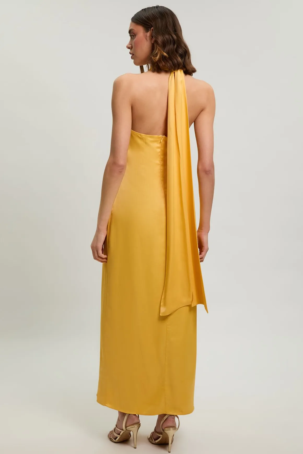 Robe Longue Dos Nu En Viscose Satinée Avec Détail Volant