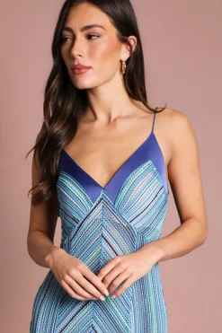 Robe Longue En Crochet Avec Finitions En Satin