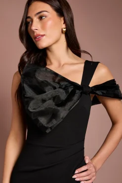 Robe Longue En Crêpe Scuba À Nœud En Organza Et Épaule Dénudée