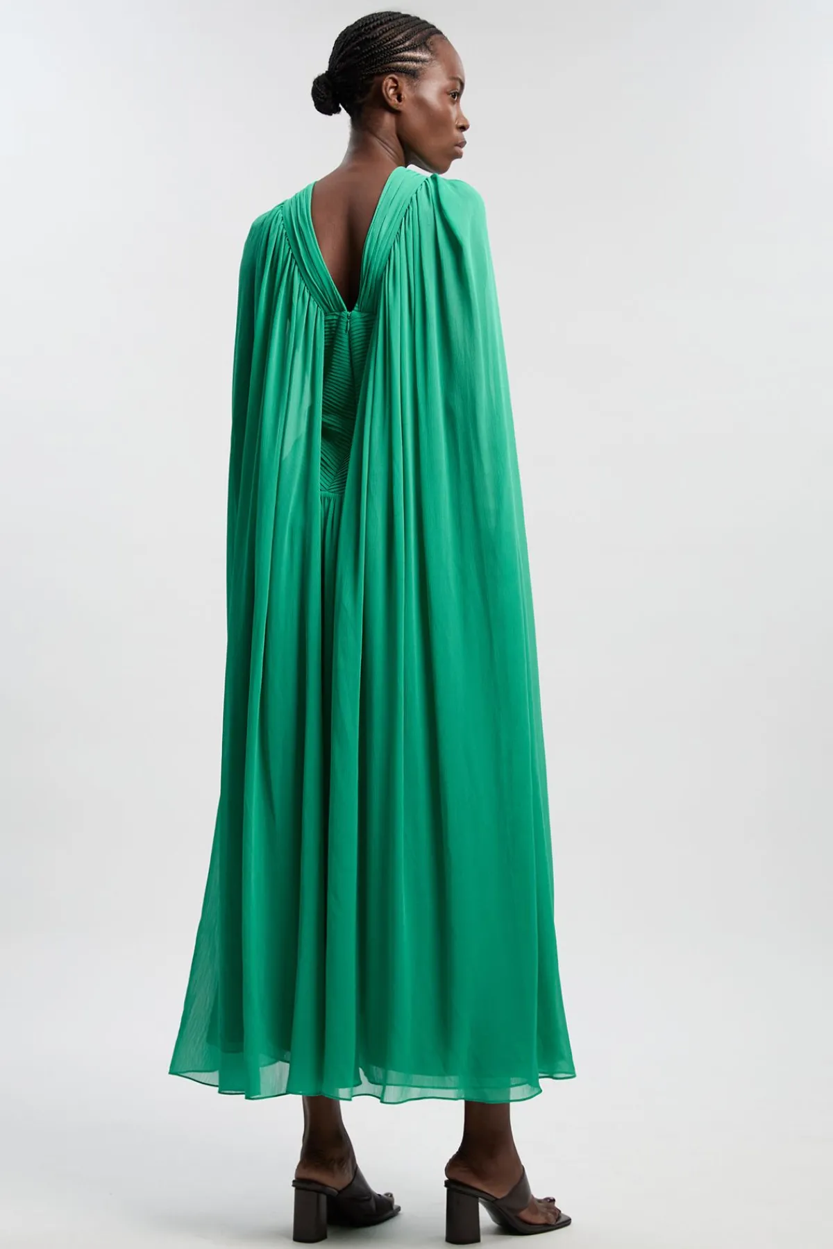 KarenMillen Robe Longue En Georgette Froissée Avec Cape Et Col Licou Torsadé<Femme Robes|Robes De Soirée Chic