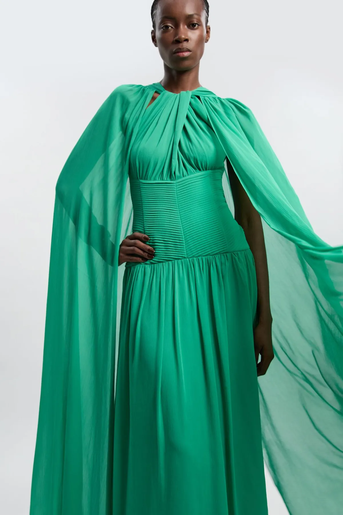 KarenMillen Robe Longue En Georgette Froissée Avec Cape Et Col Licou Torsadé<Femme Robes|Robes De Soirée Chic