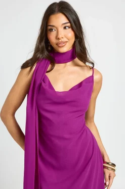 Robe Longue En Mousseline Avec Col Bénitier Et Foulard