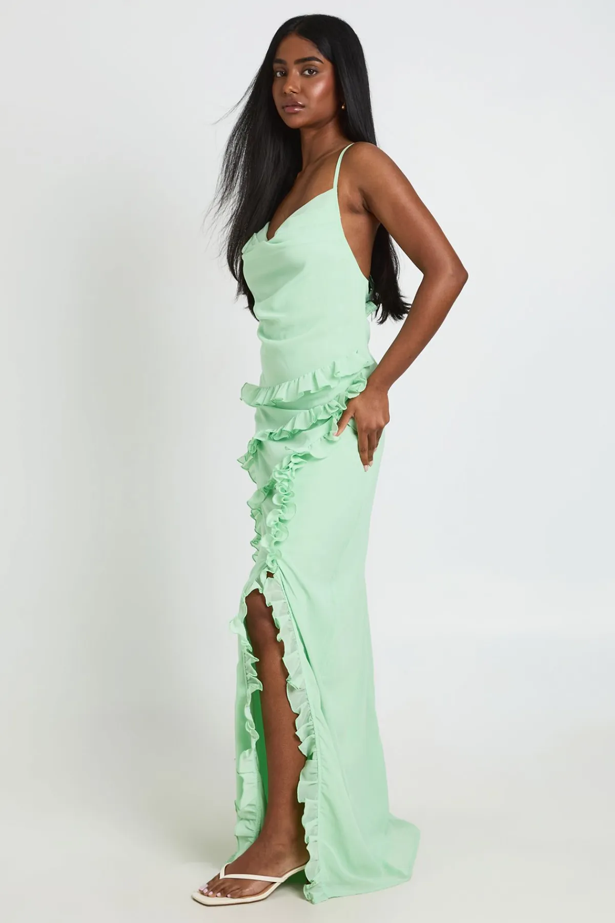 boohoo Robe Longue En Mousseline Col Bénitier Avec Détails À Volants<Femme Robes Bal De Promo|Robes