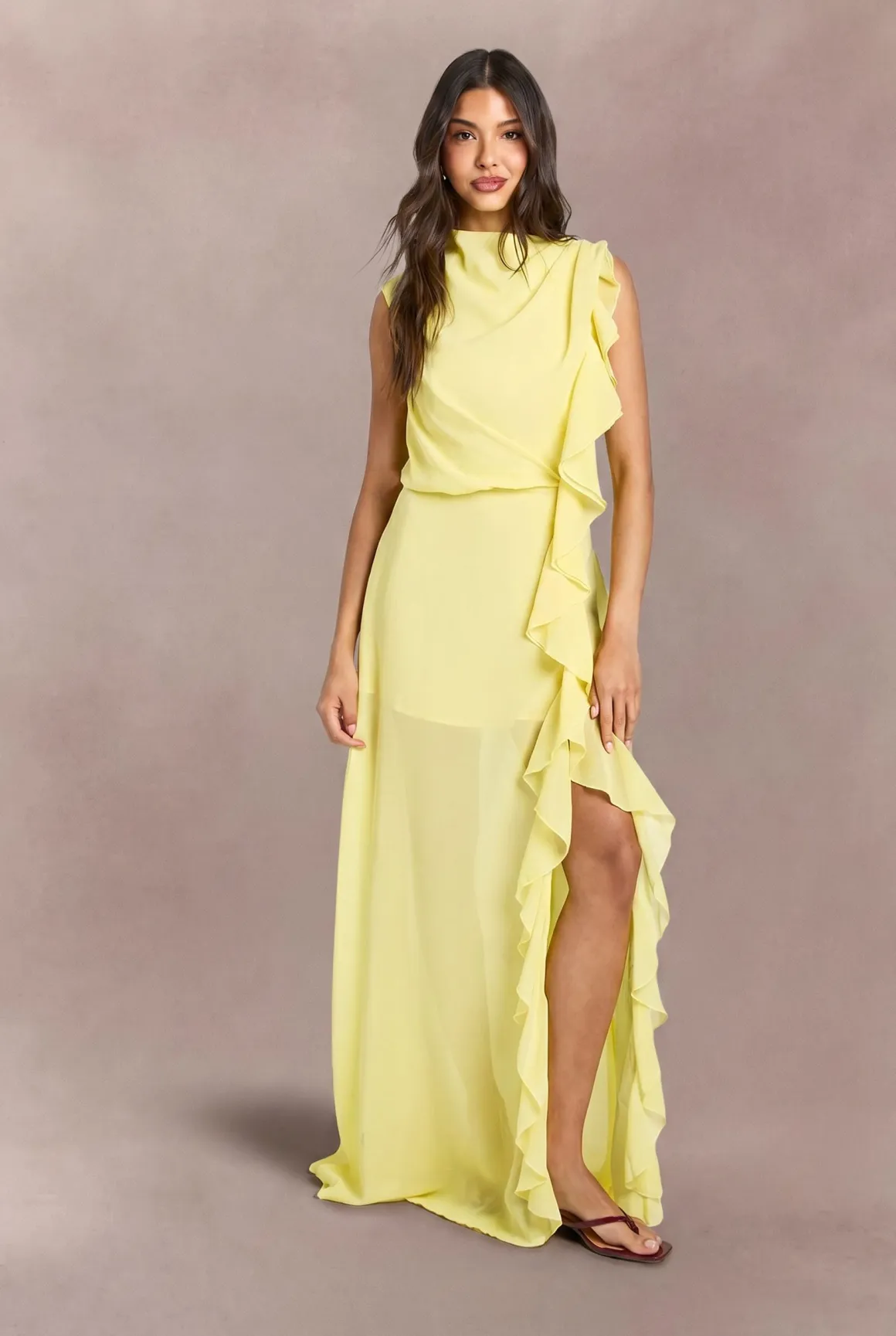 Robe Longue En Mousseline Col Montant Avec Détail De Volants