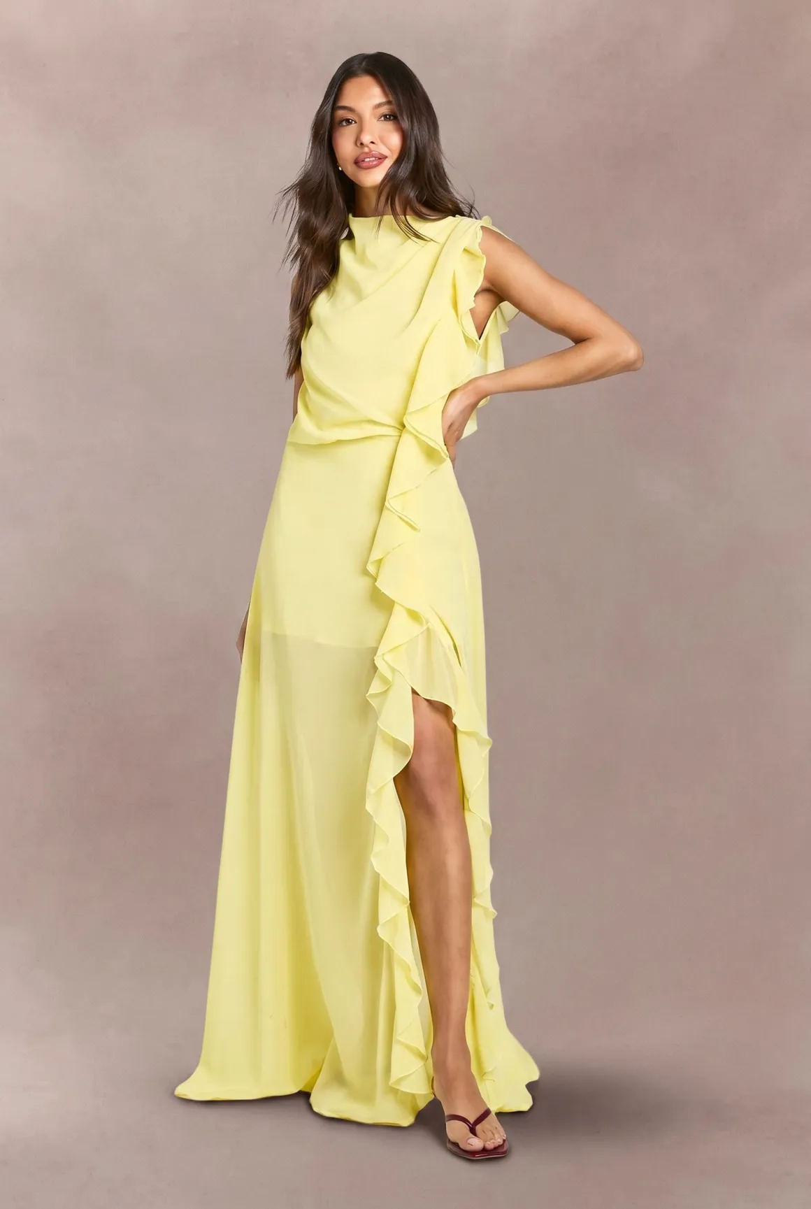Robe Longue En Mousseline Col Montant Avec Détail De Volants