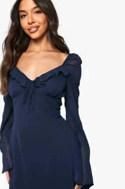 boohoo Robe Longue en Mousseline à Décolleté Plongeant et Volants<Femme Robes Patineuses|Robes À Manches Longues
