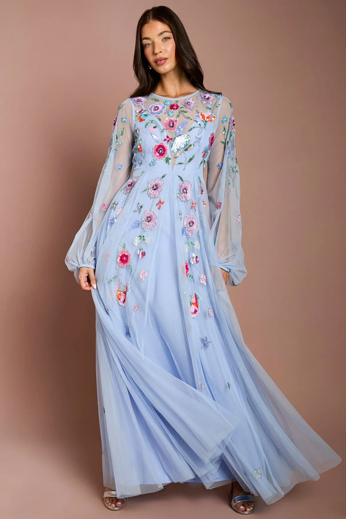 Robe Longue En Mousseline Ornée De Broderies