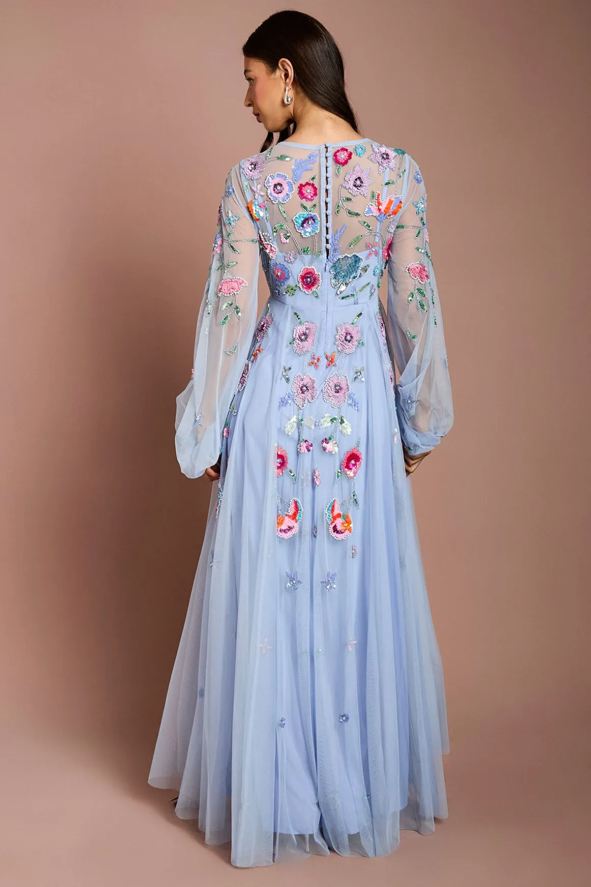 Robe Longue En Mousseline Ornée De Broderies