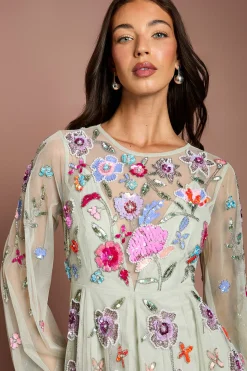 Robe Longue En Mousseline Ornée De Détails