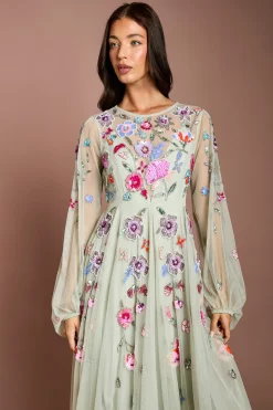Robe Longue En Mousseline Ornée De Détails