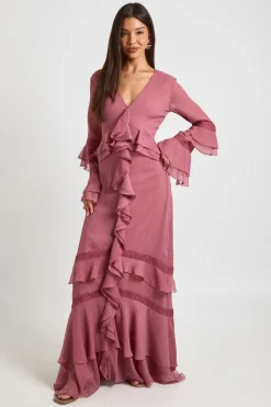 boohoo Robe Longue en Mousseline à Volants avec Détails de Dentelle<Femme Satin Et Dentelle|Robes À Manches Longues