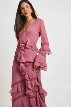 boohoo Robe Longue en Mousseline à Volants avec Détails de Dentelle<Femme Satin Et Dentelle|Robes À Manches Longues