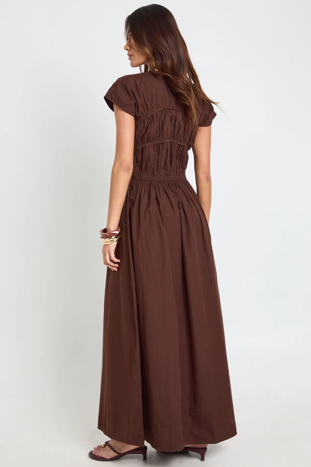 boohoo Robe Longue En Popeline De Coton Avec Fronces Devant Et Lien Noué<Femme Looks Chocolat|Robes Patineuses