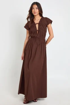 boohoo Robe Longue En Popeline De Coton Avec Fronces Devant Et Lien Noué<Femme Looks Chocolat|Robes Patineuses