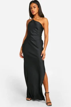 Robe longue en satin à bretelles asymétriques