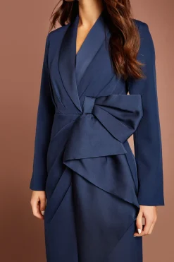 Robe Longue En Satin Coast Muse Avec Nœud Devant