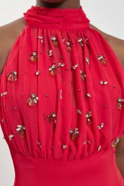 Robe Longue En Satin À Encolure Américaine Ornée De Cristaux