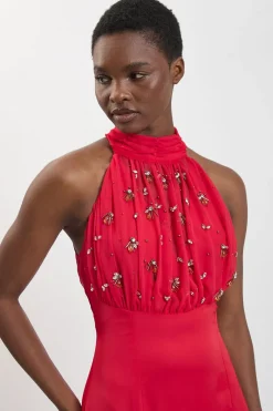 Robe Longue En Satin À Encolure Américaine Ornée De Cristaux