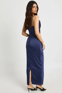 Robe longue en satin et dentelle à encolure drapée
