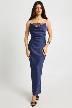 Robe longue en satin et dentelle à encolure drapée