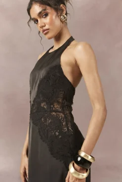 boohoo Robe Longue En Satin Et Dentelle Avec Panneaux Galbants<Femme Satin Et Dentelle|Robes