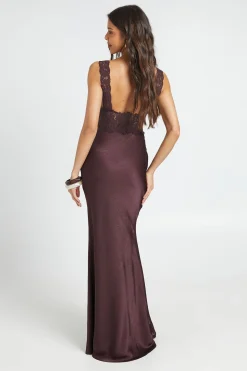 Robe Longue En Satin Froissé Et Dentelle