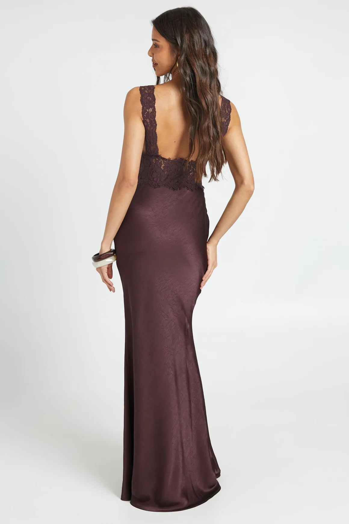 Robe Longue En Satin Froissé Et Dentelle