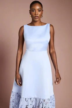 Robe Longue en Satin Structurée avec Ourlet en Dentelle