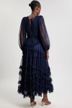 Robe Longue En Tulle À Manches Longues Et Superpositions