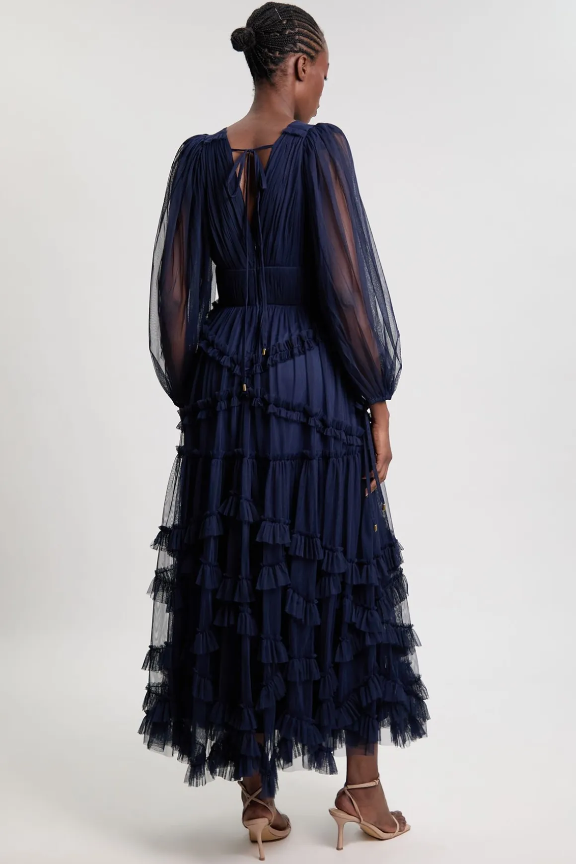 Robe Longue En Tulle À Manches Longues Et Superpositions