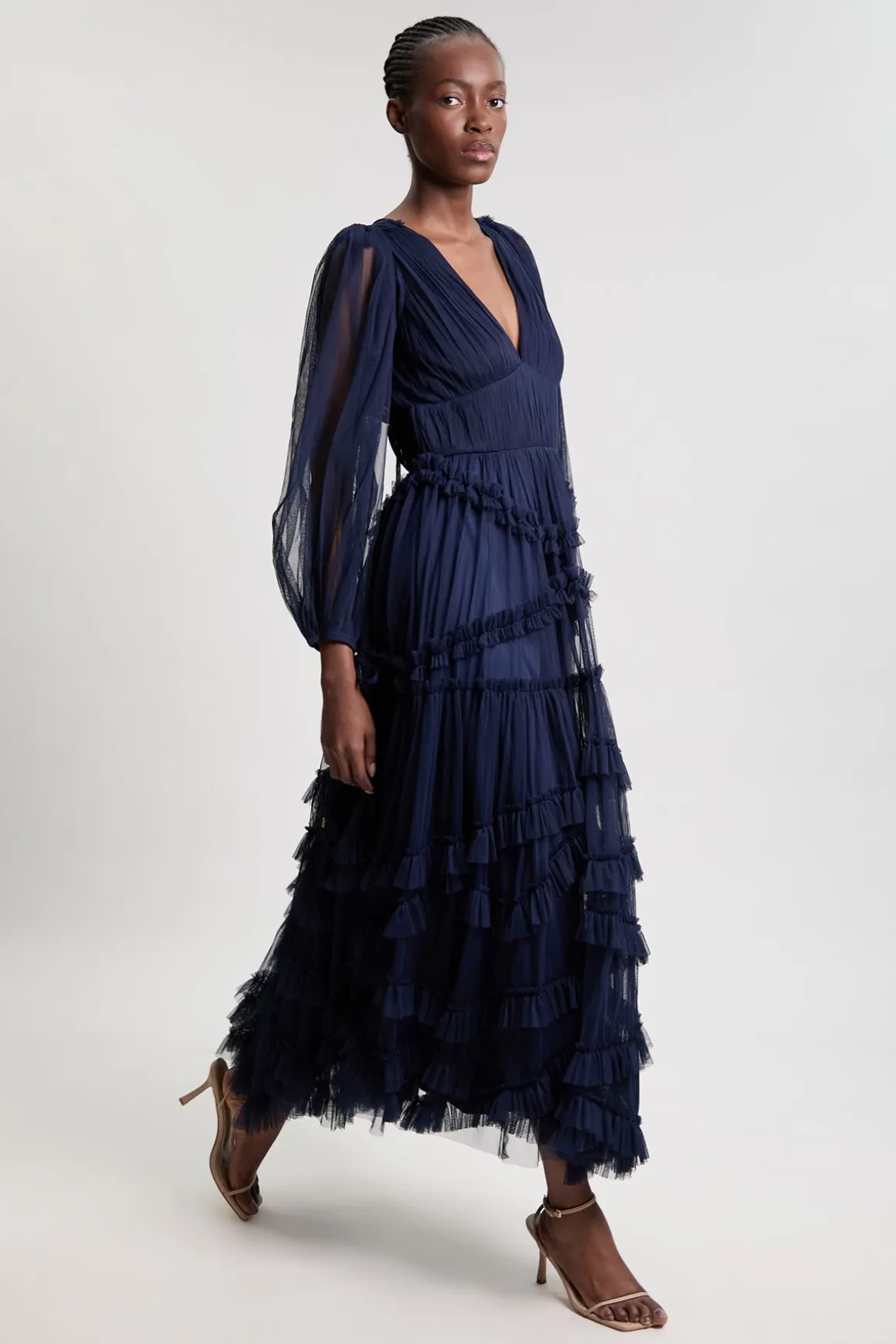 Robe Longue En Tulle À Manches Longues Et Superpositions
