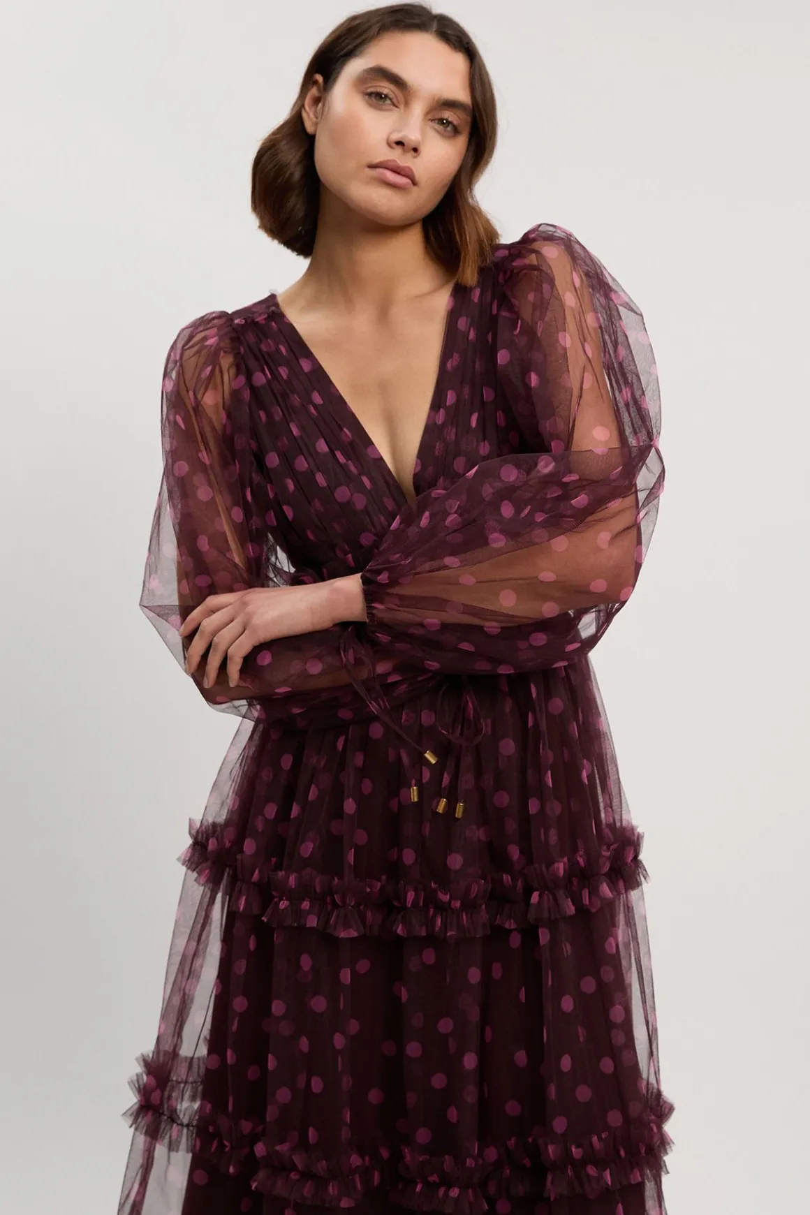 Robe Longue en Tulle à Pois avec Décolleté Plongeant et Manches Bouffantes