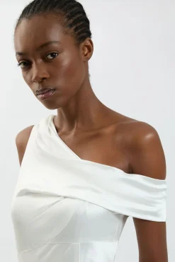 Robe Longue En Viscose Satinée À Épaule Asymétrique