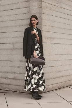Robe Longue En Viscose Satinée Imprimée Avec Encolure Drapée