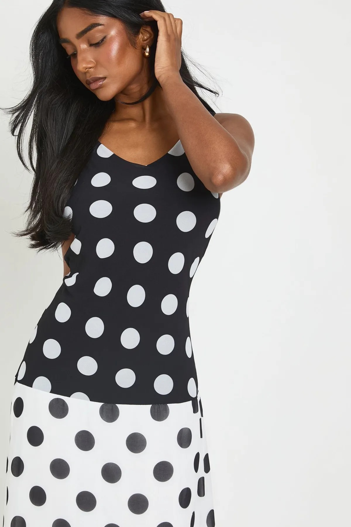 boohoo Robe Longue Fendue À Dos Bénitier Et Imprimé Pois Bicolore<Femme Pois|Robes
