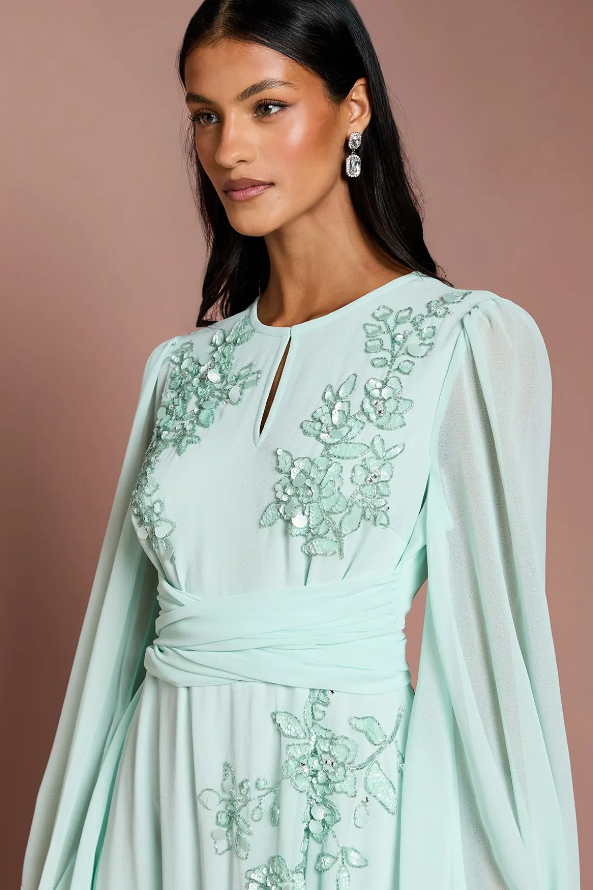 Robe Longue Florale Ornementée À Manches Longues Et Taille Portefeuille Petite Taille