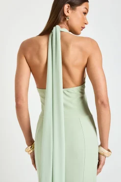 Robe Longue Fluide À Col Licou Avec Détails De Coutures